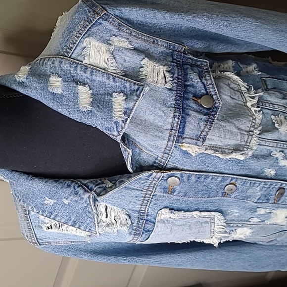 Daytrip Light Blue Distressed Denim Jacket Size Medium - Picture 2 of 8